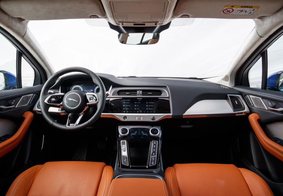 Торпедо Jaguar I-Pace EV400 AWD S 2018 года  (WW) (фото 13 из 40)